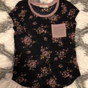 Cute thin short sleeve shirt